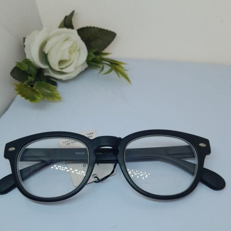 kacamata minus 1,250