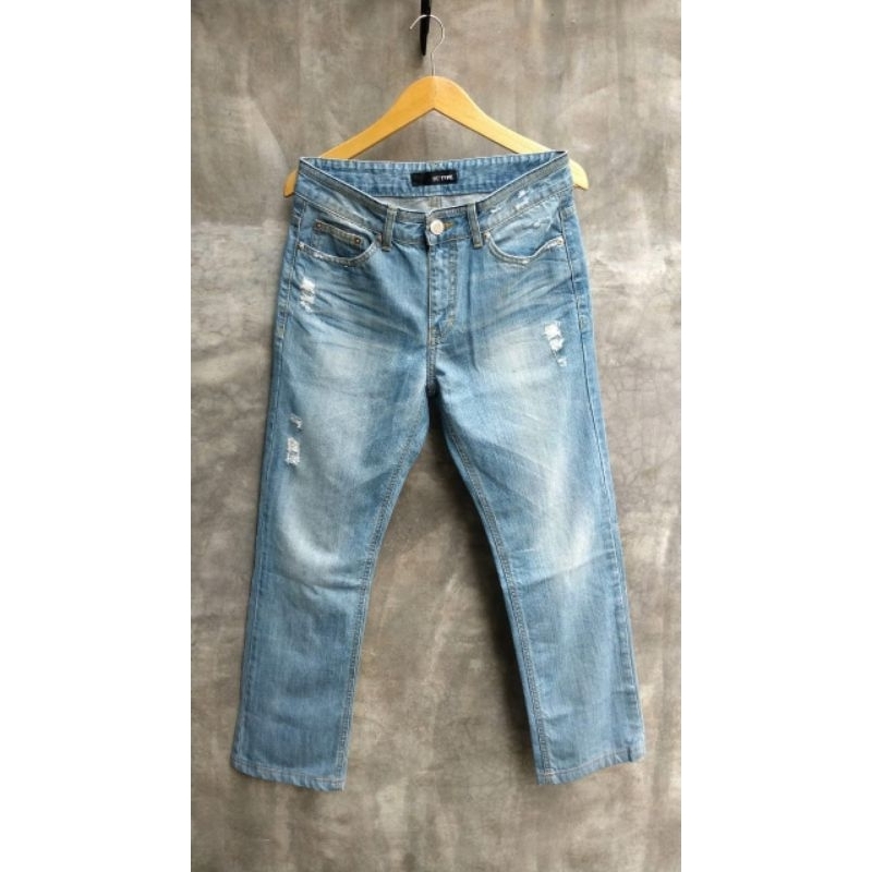 Jeans dan Kaos Evisu