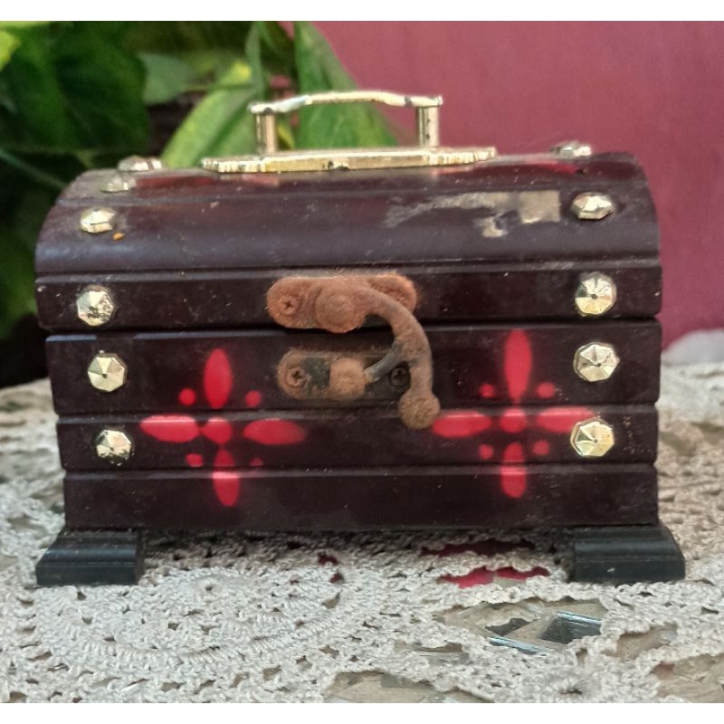 Kotak musik Tua peti harta karun Jadul bila putar musik berbunyi P: 18cm