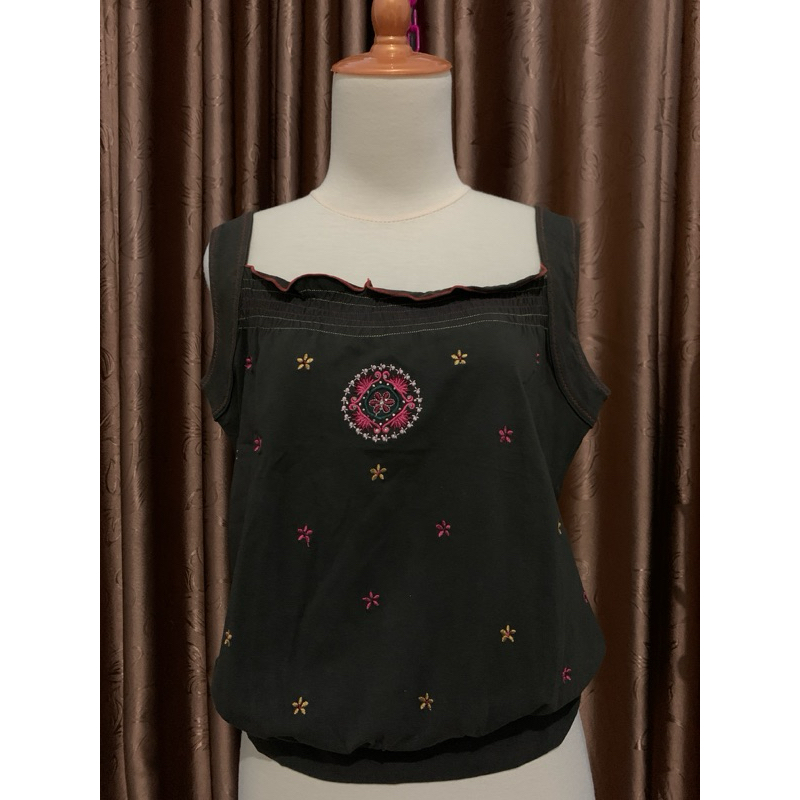 Atasan wanita tanpa lengan