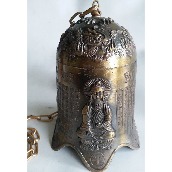 Oriental Vintage kuno bel / klintingan peranakan di wihara / klenteng