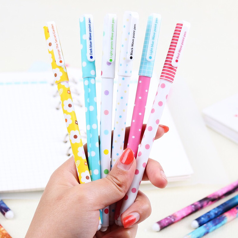 

⟡ MOMO ⟡ Pulpen Warna Warni / Pena Warna Warni / Bolpoin Warna Warni / Bolpen Warna / Pulpen Lucu / Pulpen Unik / Stationery / Alat Tulis Aesthetic / School Stationary / ATK / Pulpen Gel / Gel Pen / Pulpen Murah / Pulpen Aesthetic / Pulpen 1 Pack