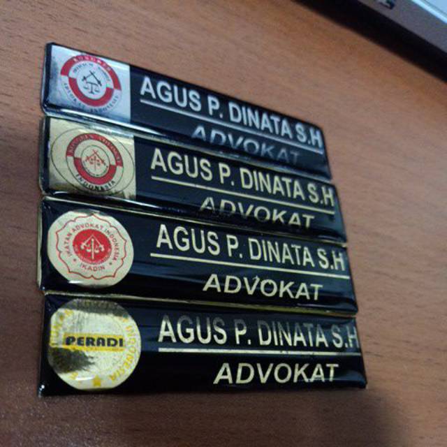 

Name Tag Papan Nama Dada Custom Logo PERADI KAI IKADIN ADVOKAT PENGACARA Magnet Lapis Lycal Resin