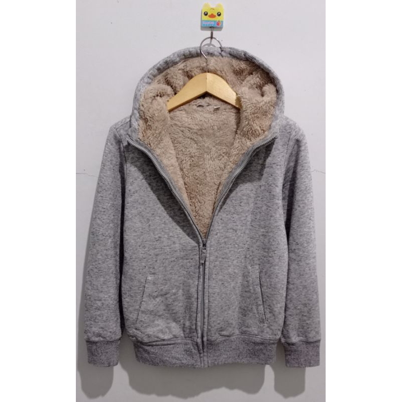 Hoodie zipper Uniqlo sherpa musuim dingin 100% ORI (Masih seperti baru)
