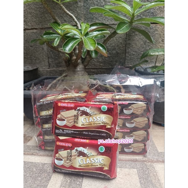 

Khong Guan Classic Chocolate Cream Wafer 18 Gr x 10 Pcs Cookies Food Snack Coklat Biskuit