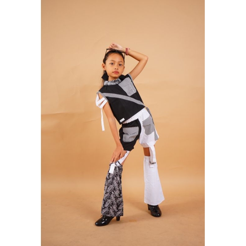 SEWA BAJU FASHION SHOW ANAK CASUAL HITAM PUTIH [BACA DESKRIPSI]