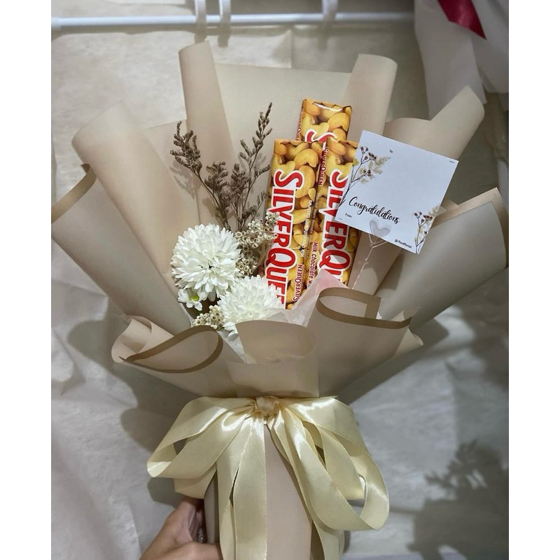 

Pompom x Silverqueen Bouquet