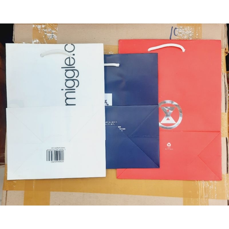

paperbag 1pcs Random sesuai stock yang tersedia (tidak bisa pilih)