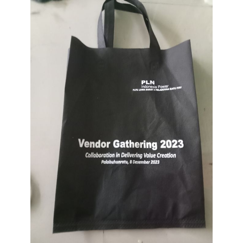 

GOODIE BAG CUSTOM SATU WARNA.MINIMAL 50 PCS