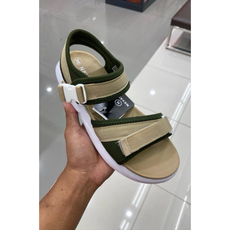sandal gunung wanita nevada bahan ringan dan empuk