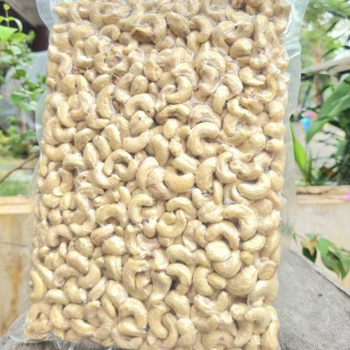 

Kacang Mede Mentah 1kg Mete Super Wonogiri ( W240 )