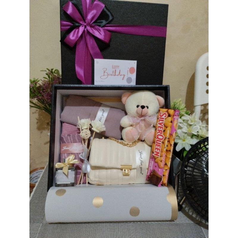 

Hampers Persahabatan Wanita Hadiah Ulang Tahun Special Woman