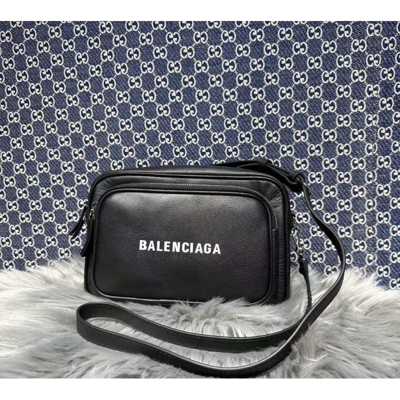 TAS SELEMPANG PRIA BALENCIAGA IMPORT BRANDED VIP