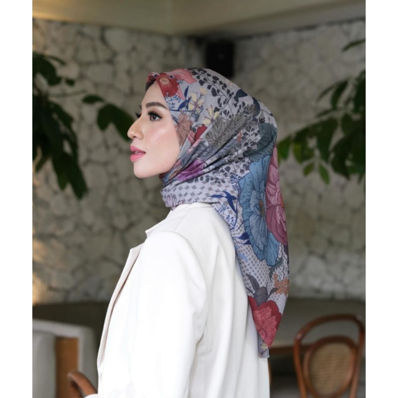 Elina Scarf Gonegani