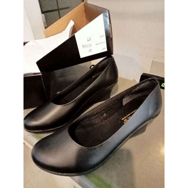 sepatu wedges lufas