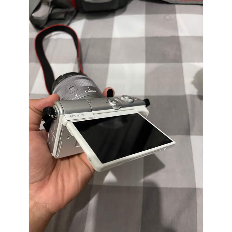 Canon M100