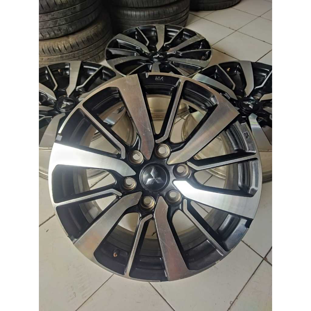 velg mobil bekas OEM PAJERO ring 18 pcd 6x139 untuk triton