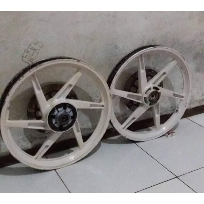 Velg satria 2tak double disk velg satria hiu satria lumba bekas original copotan motor