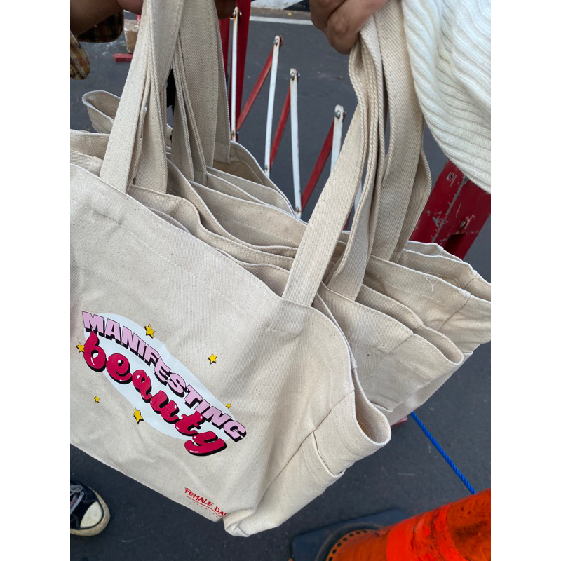 

Goodie Bag JAKARTA X BEAUTY JXB
