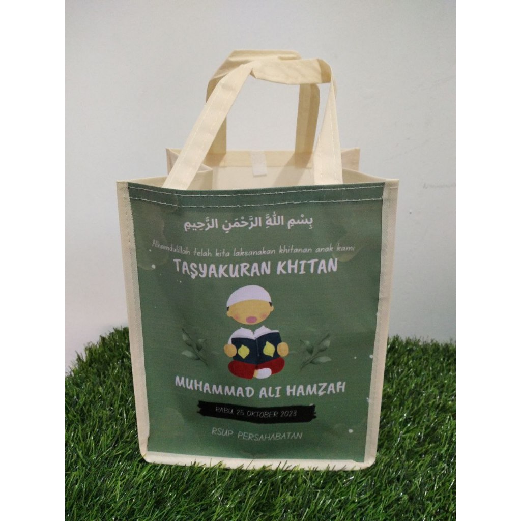 

Tas souvenir aqiqah/tas souvenir ulangtahun/tas kotak/hampers/tas ulang tahun/tas souvenir uk. 15 x 20 x 20