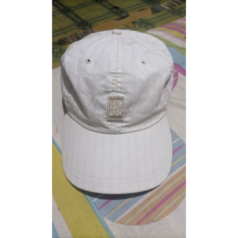 topi nike court