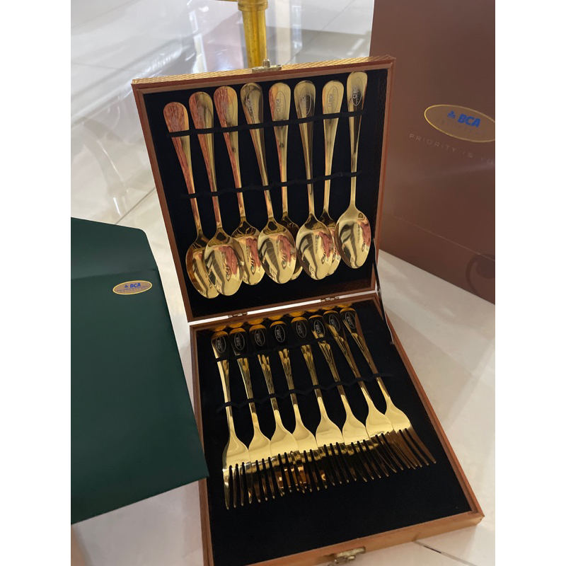 sendok gold spoon warna emas ASLI souvenir BCA prioritas 2023 lengkap dengan paper bag dan kotak bra