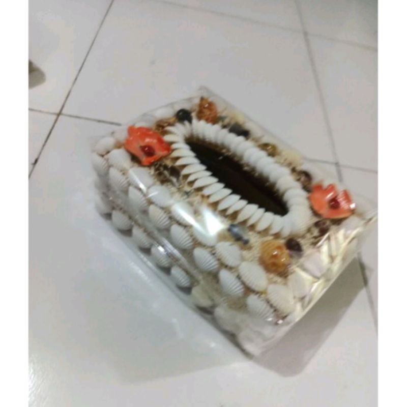 tempat tissue dari pasir warna dan cangkang kerang