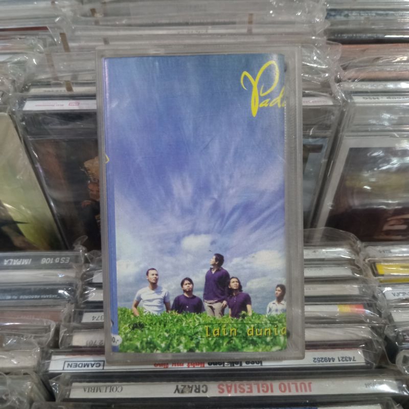 Kaset Seken Padi - Lain Dunia