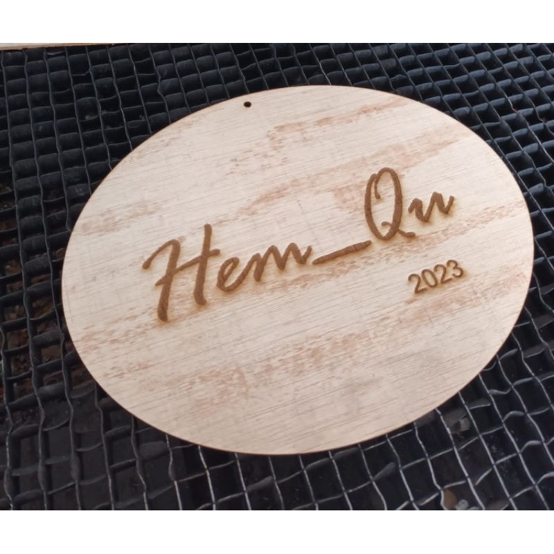 

Papan nama kayu