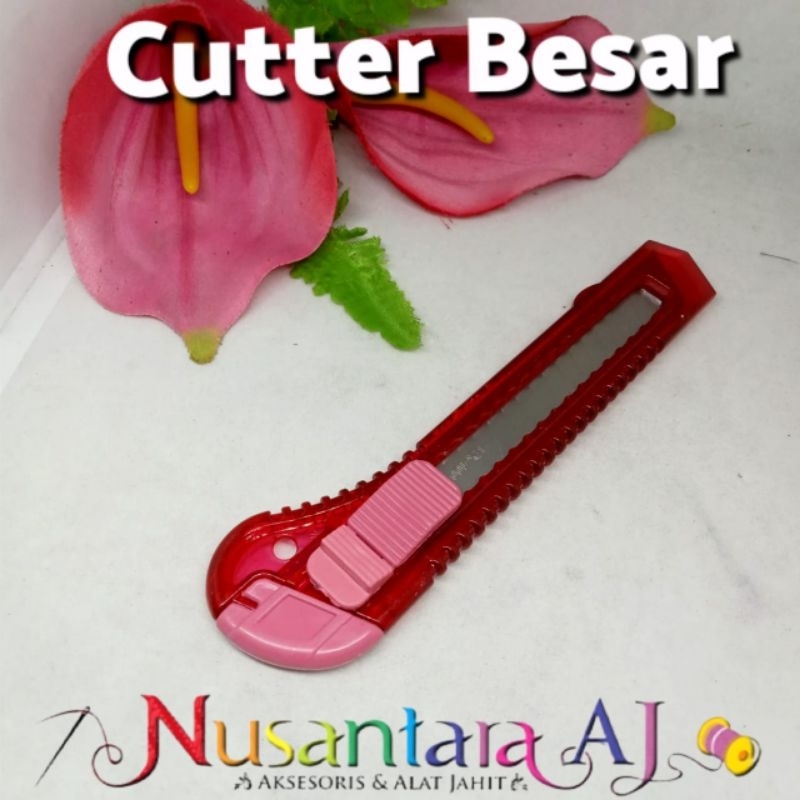 

Cutter besar / Cutter plastik besar