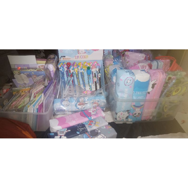 

Aksesoris dan Alat tulis bola bola