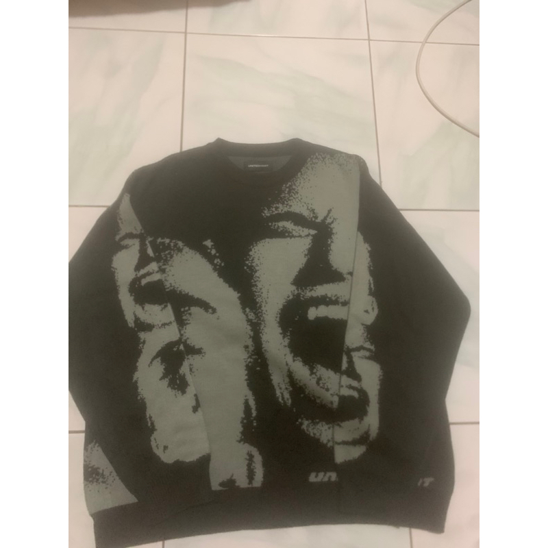 UH scream crewneck