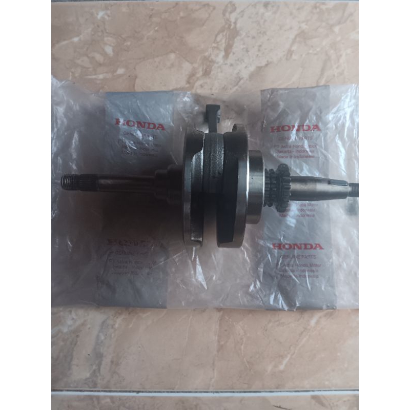 1300A-KZR-600 CRANK SHAFT kruk as assy honda vario 125 old originial