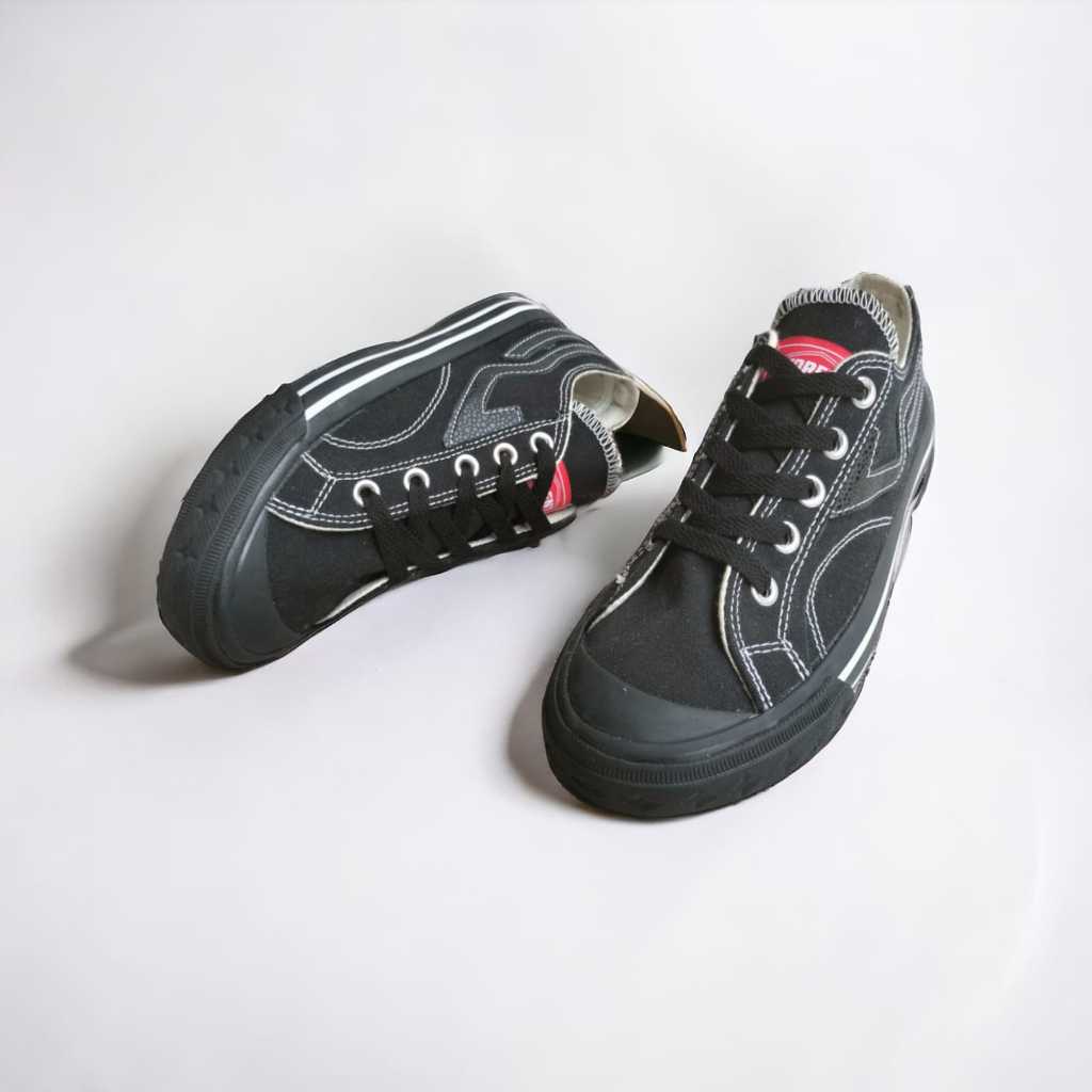 SEPATU SEKOLAH HITAM SD SMP SMA / SEPATU HITAM PRIA WANITA