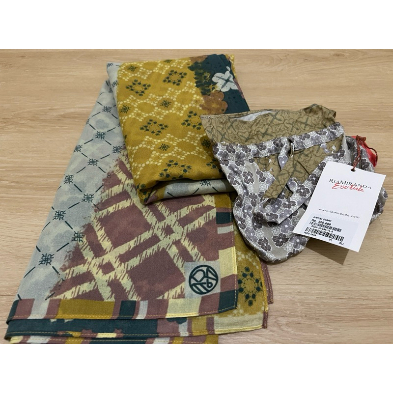 Ria Miranda Danastri Scarf - Garini Scarf (Preloved)
