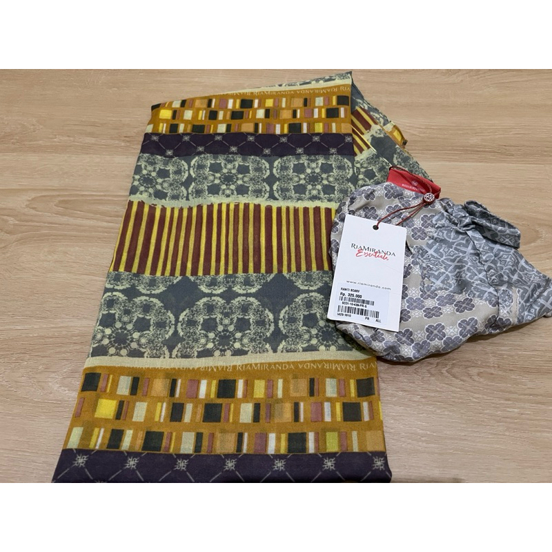 Ria Miranda Danastri Scarf - Ranti Scarf (Preloved)