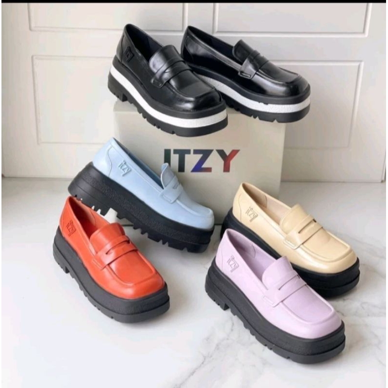 itzy docmart charles & keith