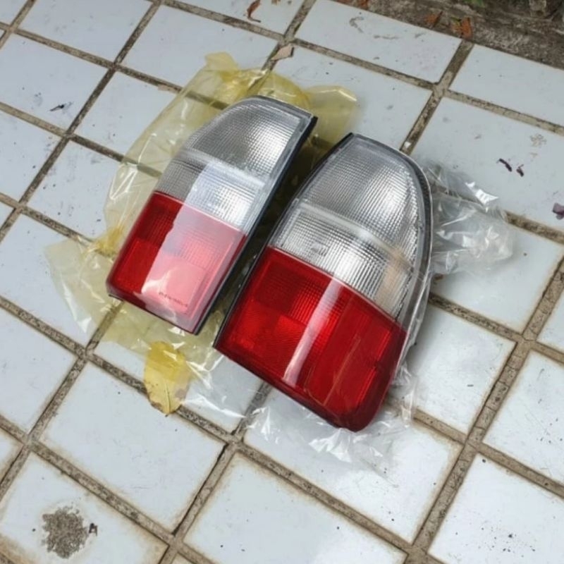 Lampu Belakang Stop Lampu Mitsubishi Strada L200