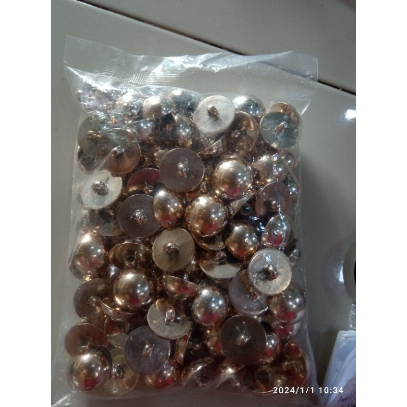 kancing jamur warna emas per lusin