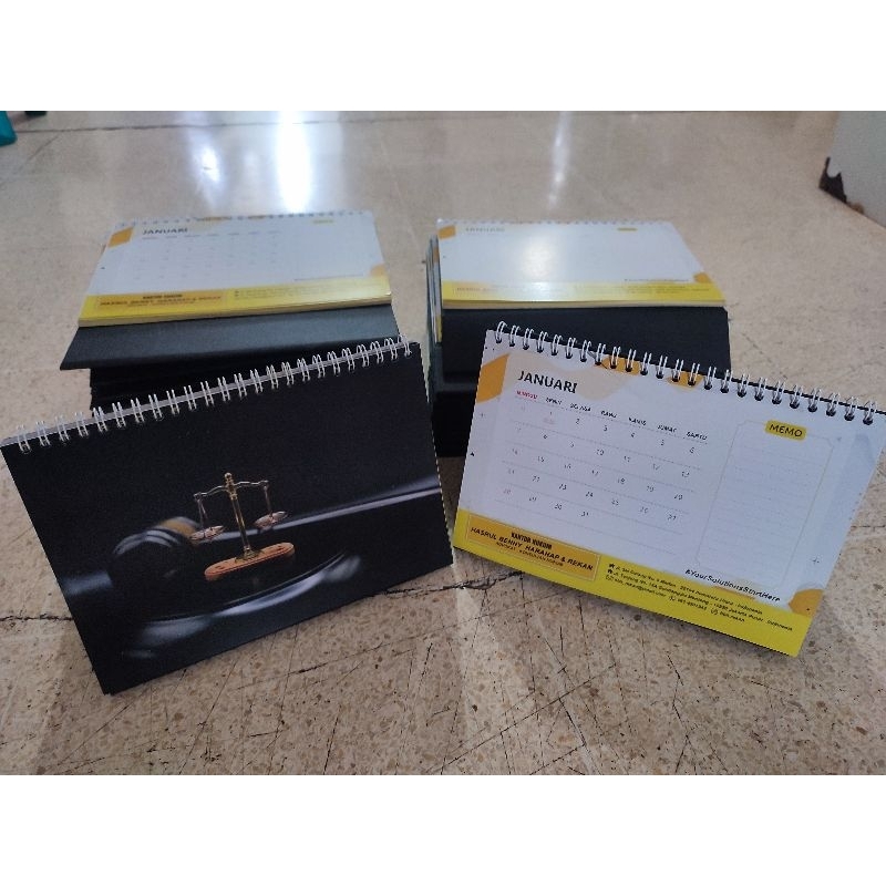 

Print Cetak Kalender Meja Hardcover, Duplex 13 lembar (2 Sisi) Tahun 2025 Custom Ukuran 21cmx14.5 cm Tolo, Lawyer, Perusaahan, Perguruan Tinggi, Seminar dll