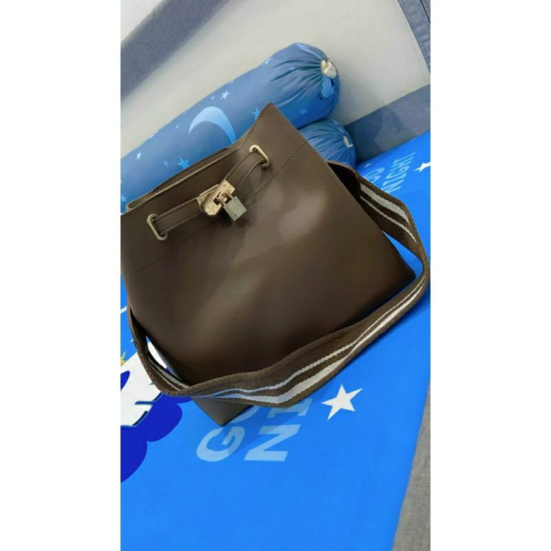 Preloved Shoulder Bag , Brand Lokal Fritely