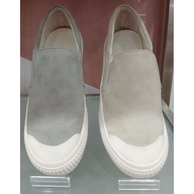 Sepatu casual Amanda Jane's