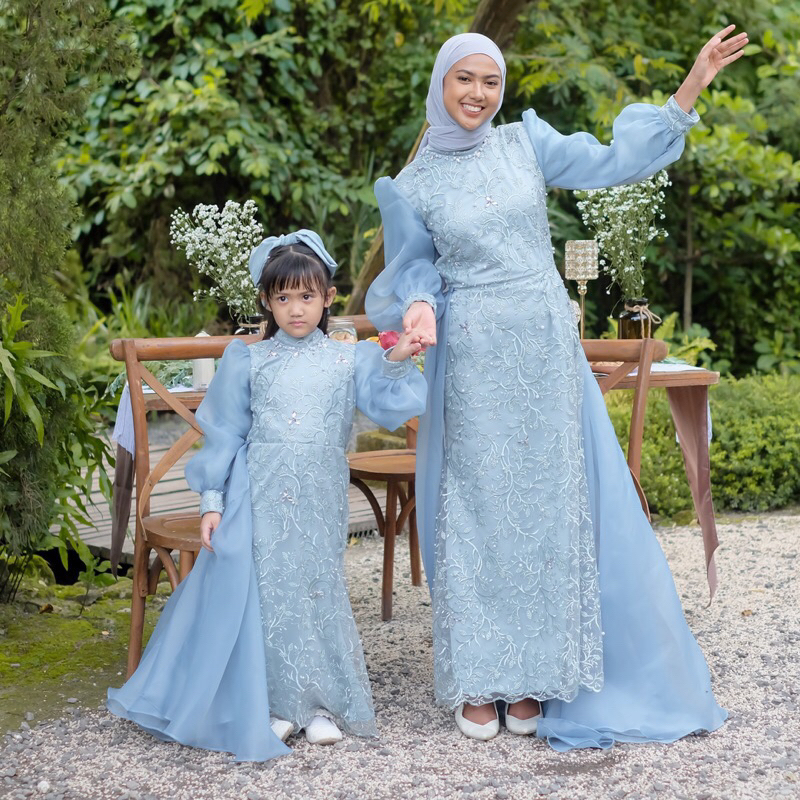 Shakila dress ice blue