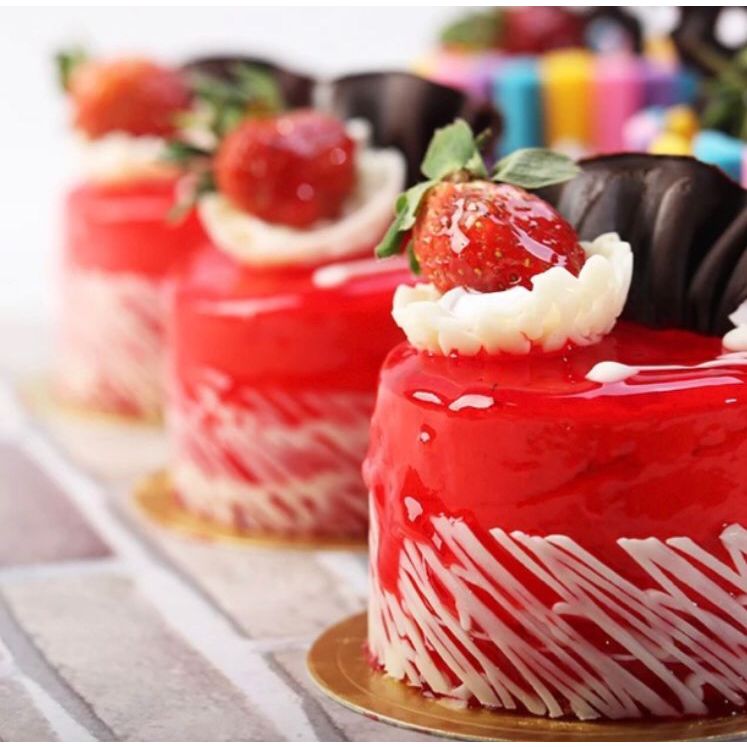 

Mini cake / Strawberry mousse / Diameter 7 cm