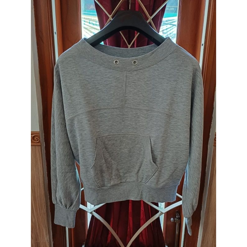 Sweater wanita Uniqlo