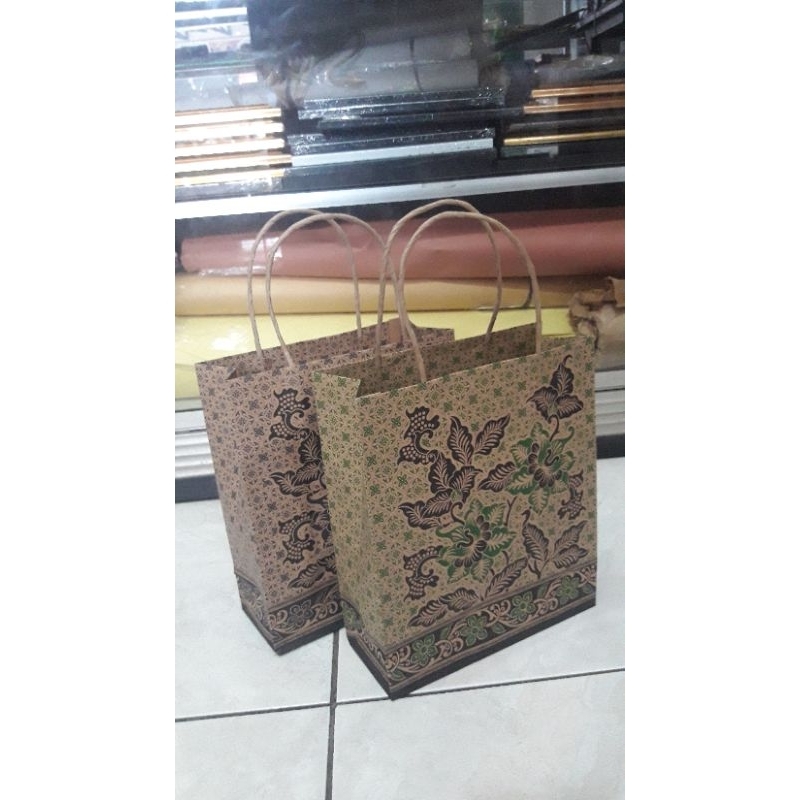 

Paper bag Okay tali plintir ukuran 22x24x8 ( 1 pcs )