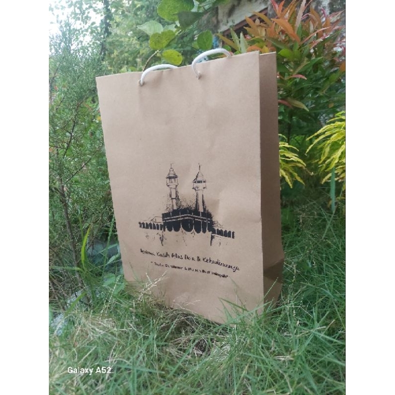 

(PROMO) PAPERBAG SABLON COKLAT UKURAN 20x10x25 cm. FREE DESAIN . FREE SABLON