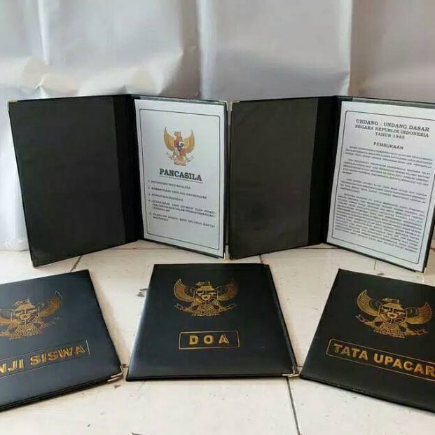 

Terbaru Perlengkapan map upacara isi 5 dengan atau tanpa slempang 1F