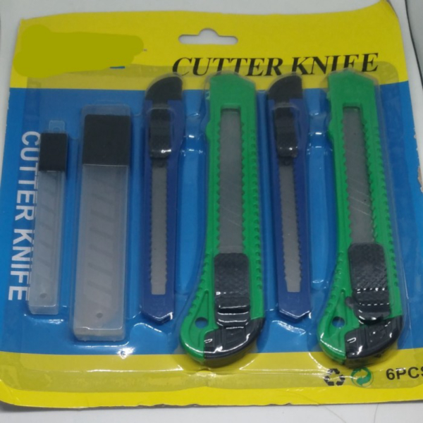 

Cutter isi 4 karter free refill Pisau karpet Diskon