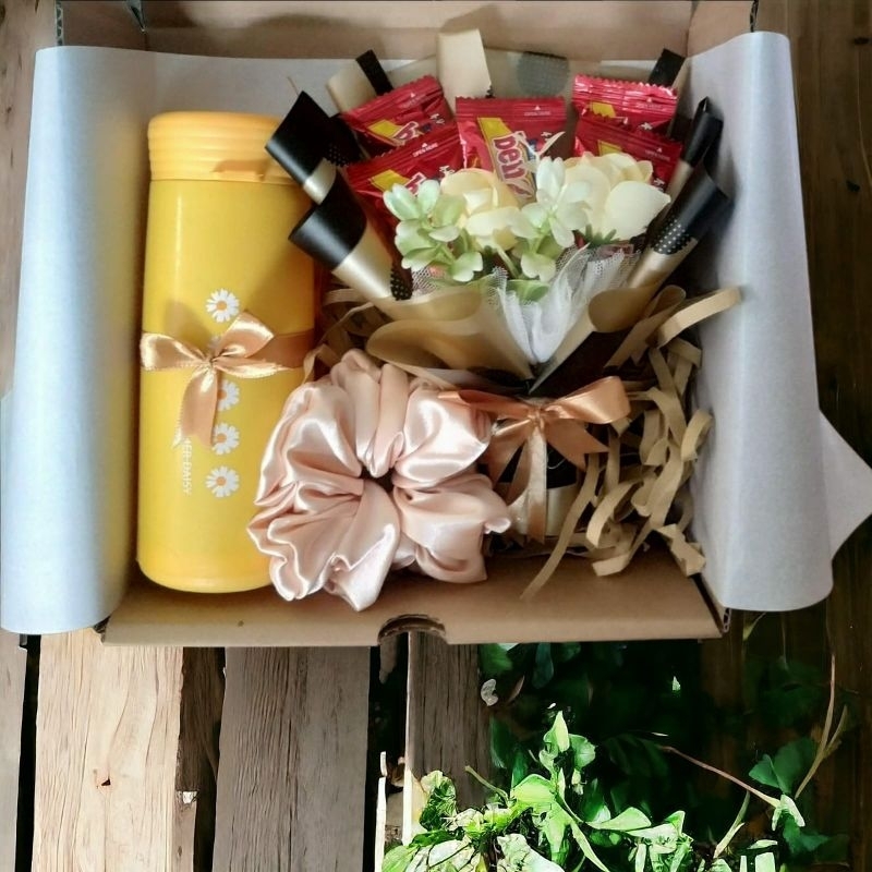 

Hadiah buket coklat Valentine kado ulang tahun wisuda